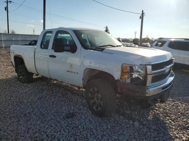 1GCHK29688E161551 - 2008 CHEVROLET SILVERADO K2500 HEAVY DUTY WHITE photo 4