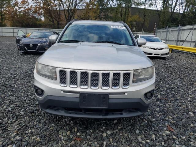 1C4NJDEBXED530822 - 2014 JEEP COMPASS LATITUDE 银色 照片 5