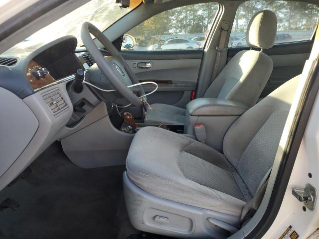 2G4WC532351308864 - 2005 BUICK LACROSSE CX Weiß Foto 7