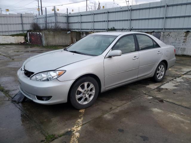 4T1BE32K05U515425 - 2005 TOYOTA CAMRY LE SILVER photo 1