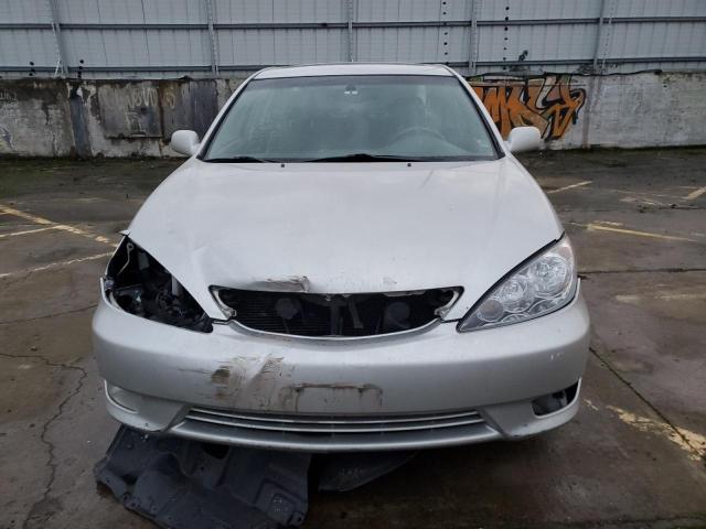 4T1BE32K05U515425 - 2005 TOYOTA CAMRY LE SILVER photo 5