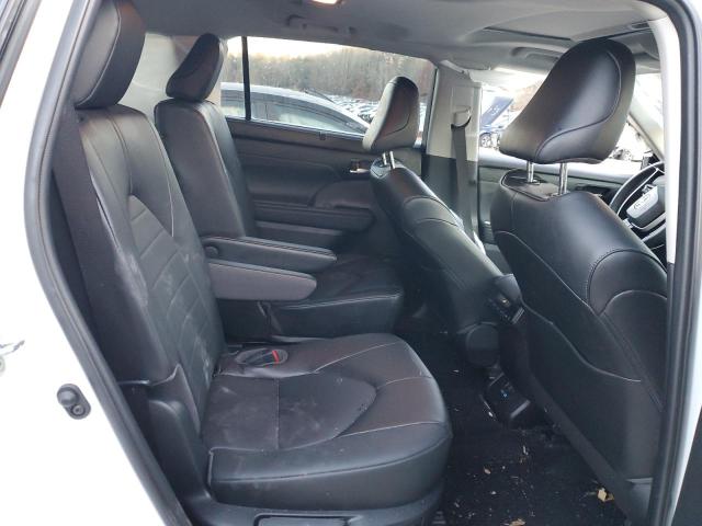 5TDGZRBH3NS252647 - 2022 TOYOTA HIGHLANDER XLE WHITE photo 10