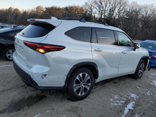 5TDGZRBH3NS252647 - 2022 TOYOTA HIGHLANDER XLE WHITE photo 3