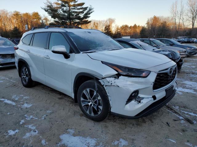 5TDGZRBH3NS252647 - 2022 TOYOTA HIGHLANDER XLE WHITE photo 4