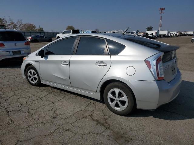 JTDKN3DU5E1770687 - 2014 TOYOTA PRIUS ვერცხლისფერი ფოტო 2