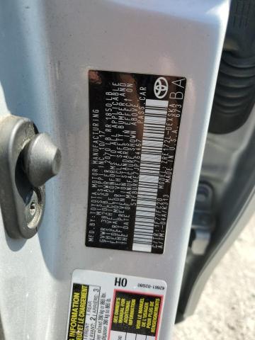 5YFBURHE7JP764467 - 2018 TOYOTA COROLLA L Srebrny zdjęcie 12