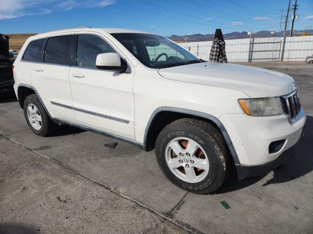 1J4RR4GGXBC572664 - 2011 JEEP GRAND CHER LAREDO WHITE photo 4