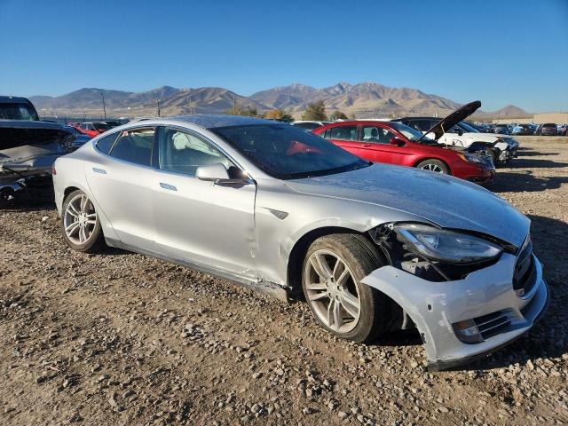 5YJSA1AG2DFP09401 - 2013 TESLA MODEL S Silber Foto 4