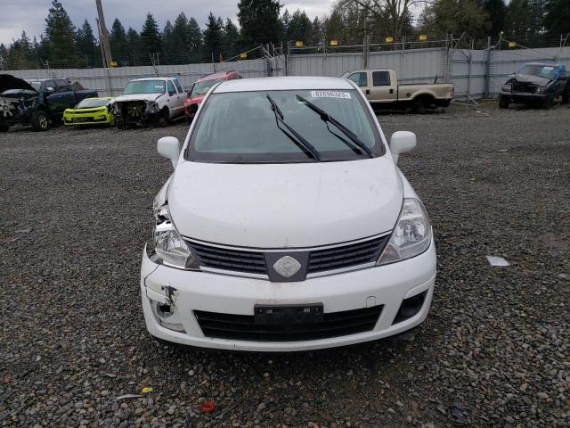 3N1BC13E98L396895 - 2008 NISSAN VERSA S WHITE photo 5