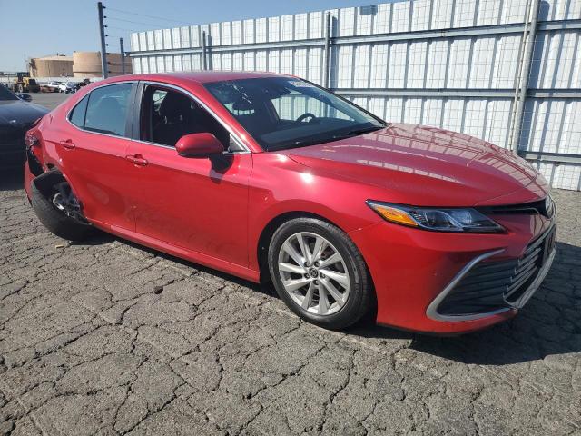 4T1C11AK6PU129021 - 2023 TOYOTA CAMRY LE RED photo 4