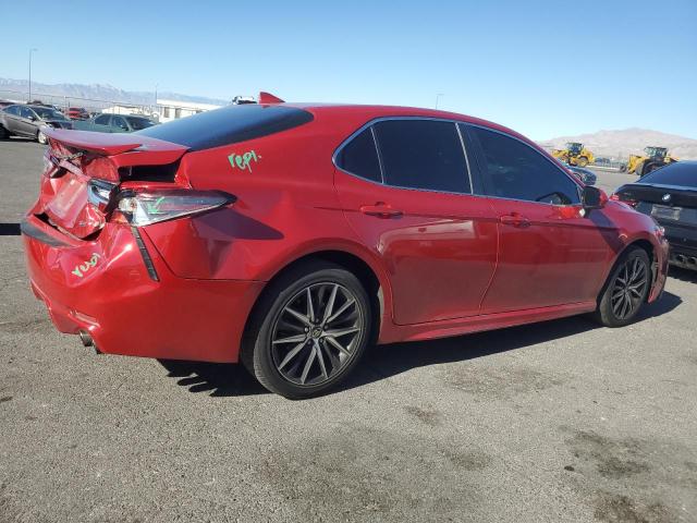 4T1G11AK5MU417058 - 2021 TOYOTA CAMRY SE Qırmızı foto 3