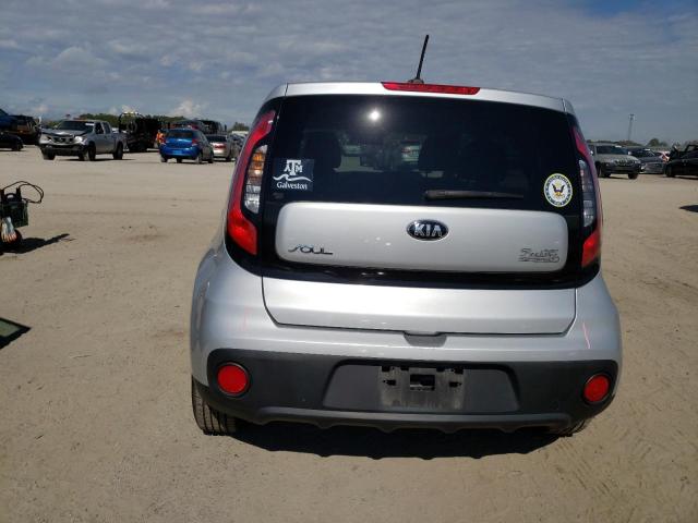 KNDJN2A28J7566434 - 2018 KIA SOUL SILVER photo 6