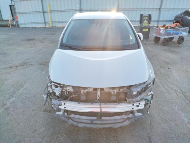 JTDKARFP1H3004406 - 2017 TOYOTA PRIUS PRIM თეთრი ფოტო 5