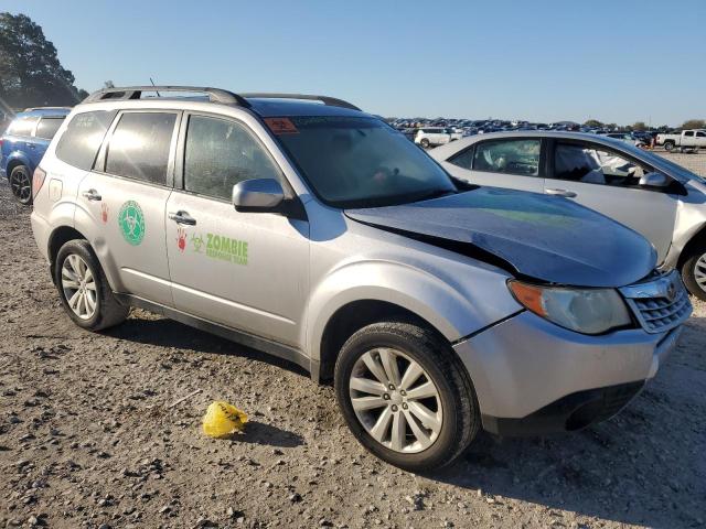 JF2SHADC8DH431576 - 2013 SUBARU FORESTER 2.5X PREMIUM ვერცხლისფერი ფოტო 4