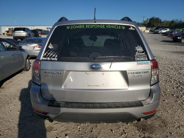 JF2SHADC8DH431576 - 2013 SUBARU FORESTER 2.5X PREMIUM ვერცხლისფერი ფოტო 6