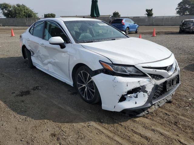 4T1B11HK4JU144173 - 2018 TOYOTA CAMRY L WHITE photo 4