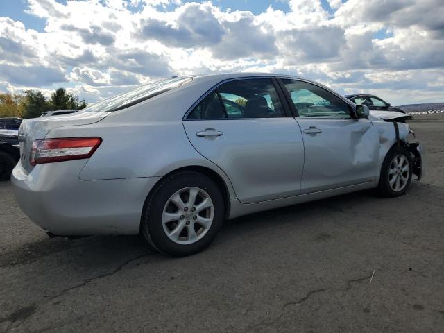 4T1BF3EK0BU142116 - 2011 TOYOTA CAMRY BASE SILVER photo 3