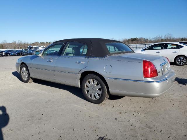 1LNHM83W93Y635385 - 2003 LINCOLN TOWN CARTIER SILVER photo 2