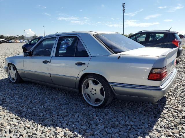 WDBEA32E5SC240769 - 1995 MERCEDES-BENZ E 320 BASE SILVER photo 2