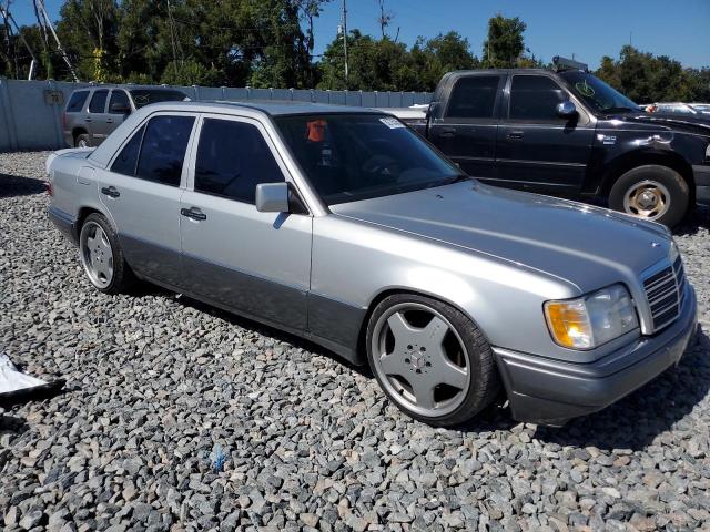 WDBEA32E5SC240769 - 1995 MERCEDES-BENZ E 320 BASE SILVER photo 4