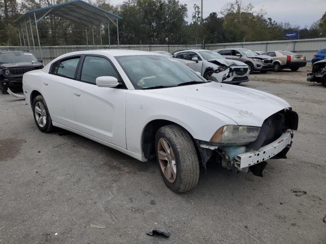 2C3CDXBG8DH688176 - 2013 DODGE CHARGER SE WHITE photo 4