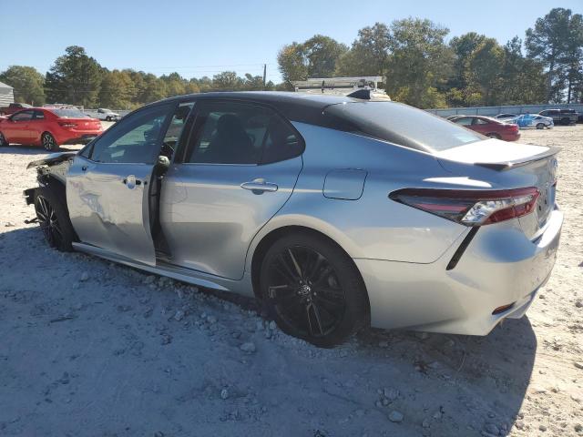 4T1K61AK2NU498582 - 2022 TOYOTA CAMRY XSE SILVER photo 2