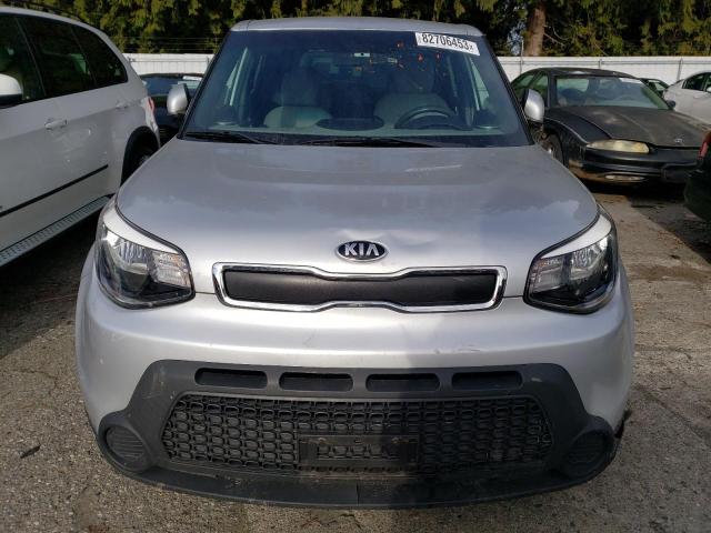 KNDJN2A24G7853021 - 2016 KIA SOUL SILVER photo 5