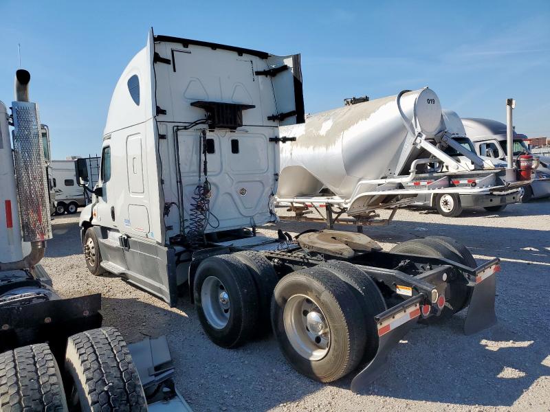 3AKJGLD56GSGX4332 - 2016 FREIGHTLINER CASCADIA 1 WHITE photo 3
