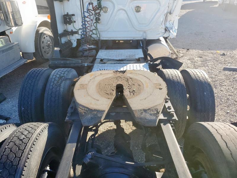 3AKJGLD56GSGX4332 - 2016 FREIGHTLINER CASCADIA 1 WHITE photo 9