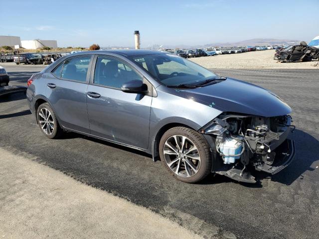 2T1BURHE2JC055882 - 2018 TOYOTA COROLLA L Grau Foto 4