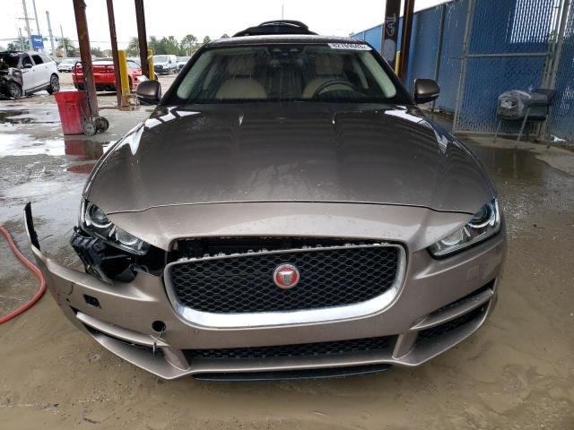 SAJAD4BV3HA976452 - 2017 JAGUAR XE PREMIUM TAN photo 5