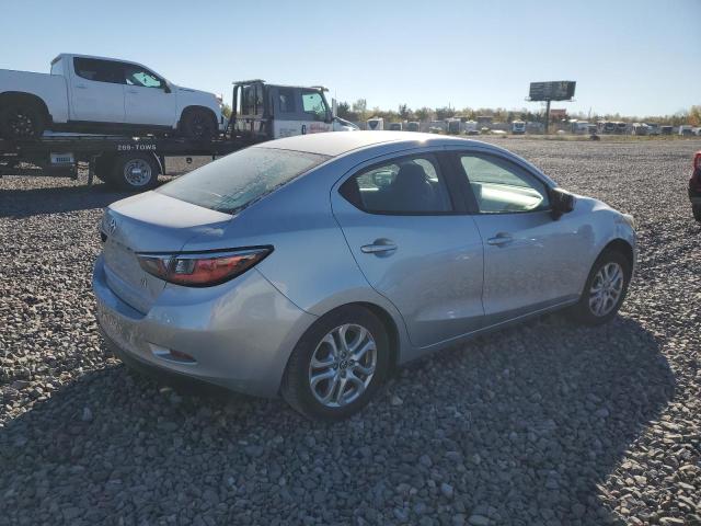 3MYDLBYV2JY326654 - 2018 TOYOTA YARIS IA 银色 照片 3