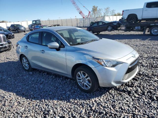 3MYDLBYV2JY326654 - 2018 TOYOTA YARIS IA 银色 照片 4