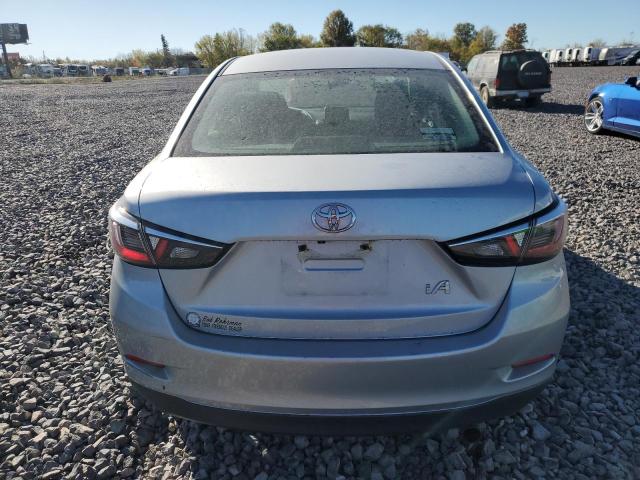 3MYDLBYV2JY326654 - 2018 TOYOTA YARIS IA 银色 照片 6