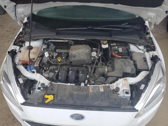 1FADP3F24JL321763 - 2018 FORD FOCUS SE WHITE photo 11