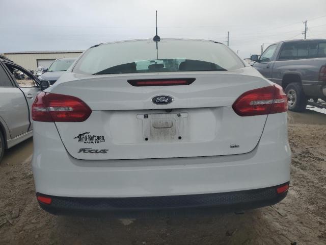 1FADP3F24JL321763 - 2018 FORD FOCUS SE WHITE photo 6