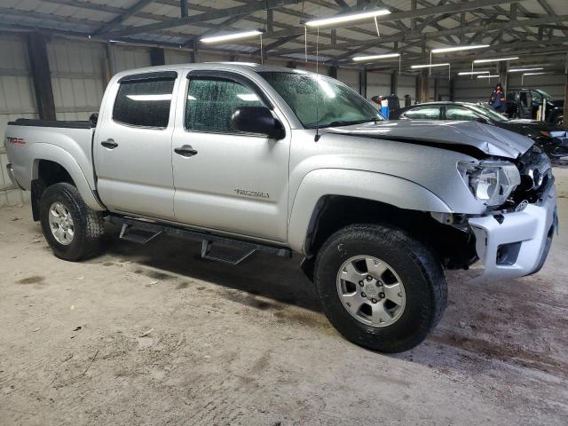 3TMLU4EN5DM125348 - 2013 TOYOTA TACOMA DOUBLE CAB Srebrny zdjęcie 4