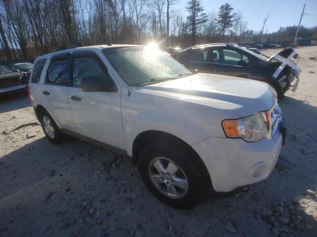 1FMCU9D76AKA35883 - 2010 FORD ESCAPE XLT WHITE photo 4