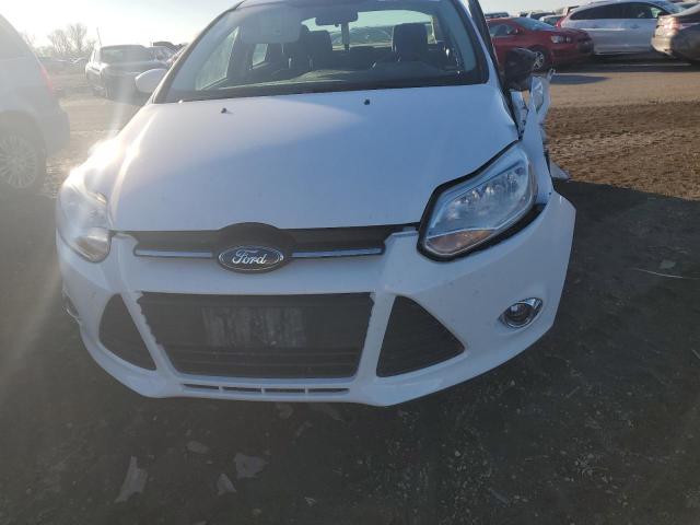 1FAHP3F28CL313041 - 2012 FORD FOCUS SE WHITE photo 5