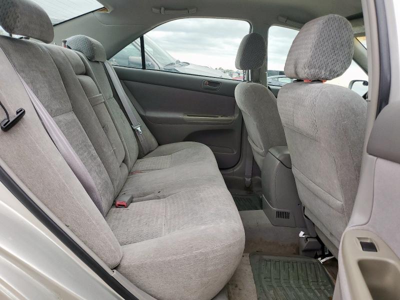 4T1BE32K42U540937 - 2002 TOYOTA CAMRY LE Silber Foto 10