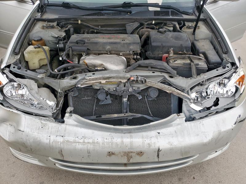 4T1BE32K42U540937 - 2002 TOYOTA CAMRY LE Silber Foto 11
