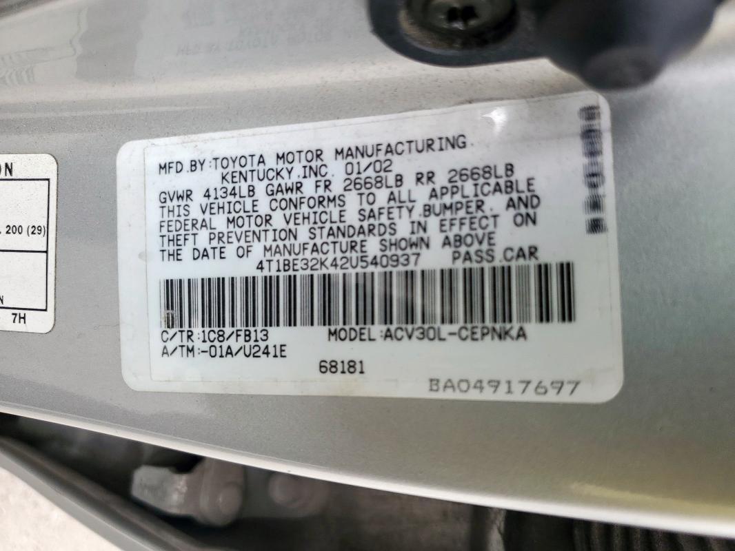 4T1BE32K42U540937 - 2002 TOYOTA CAMRY LE Silber Foto 13