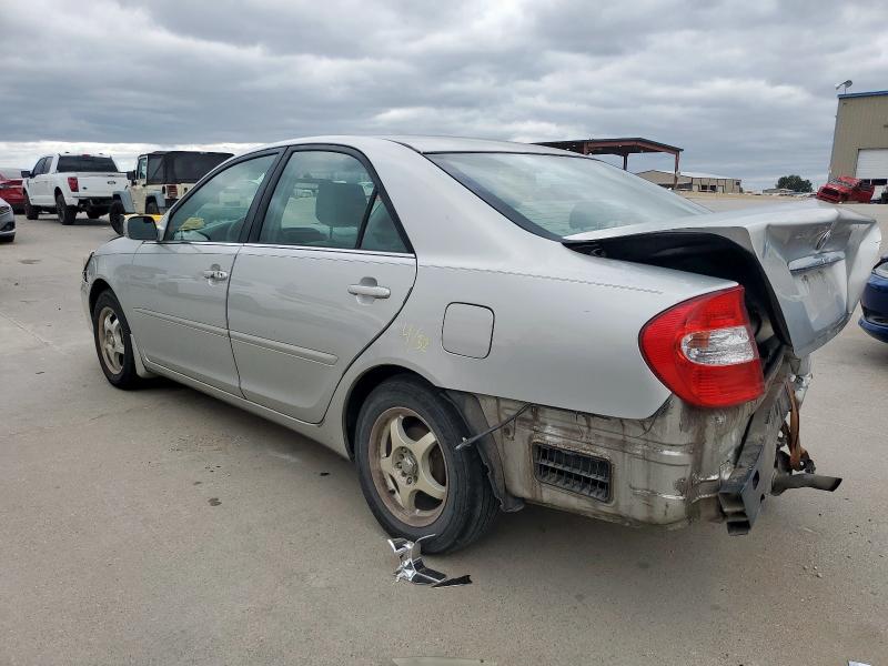 4T1BE32K42U540937 - 2002 TOYOTA CAMRY LE Silber Foto 2