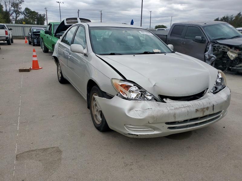 4T1BE32K42U540937 - 2002 TOYOTA CAMRY LE Silber Foto 4