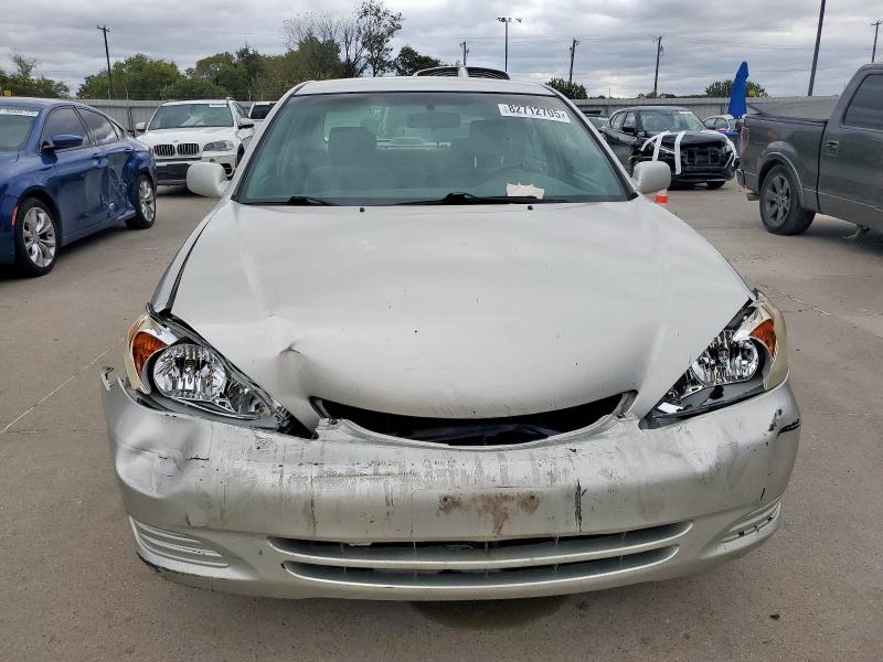 4T1BE32K42U540937 - 2002 TOYOTA CAMRY LE Silber Foto 5