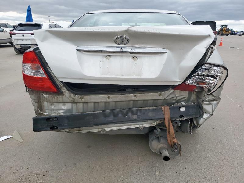 4T1BE32K42U540937 - 2002 TOYOTA CAMRY LE Silber Foto 6