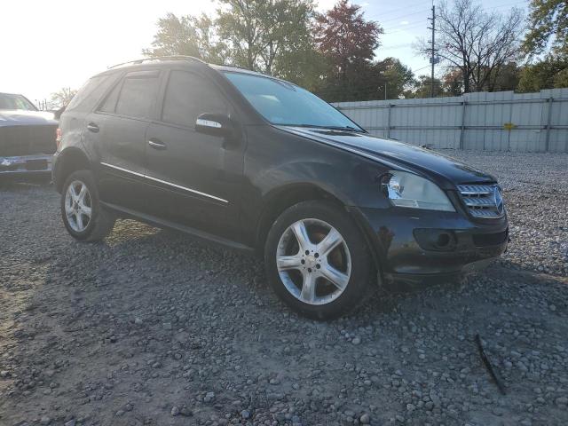 4JGBB86E98A436044 - 2008 MERCEDES-BENZ ML 350 შავი ფოტო 4