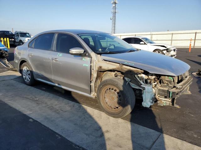 1VWAP7A30DC051257 - 2013 VOLKSWAGEN PASSAT S Srebrny zdjęcie 4