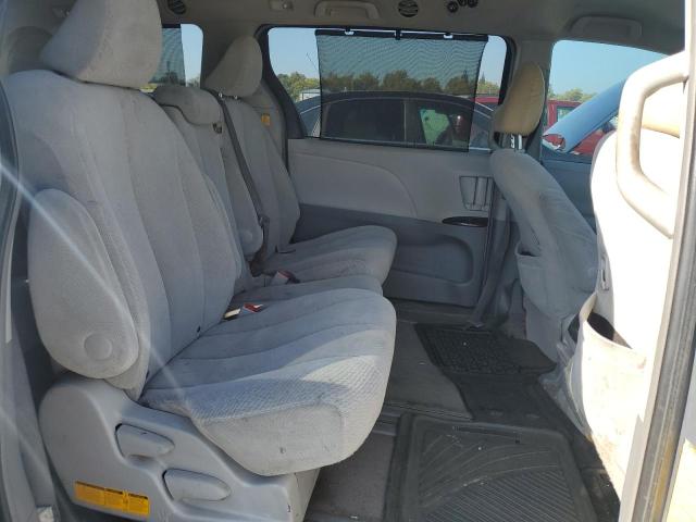 5TDKK3DC5BS014792 - 2011 TOYOTA SIENNA LE SILVER photo 11