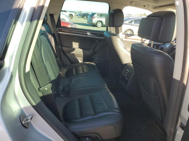 WVGEF9BP6FD007129 - 2015 VOLKSWAGEN TOUAREG V6 Արծաթագույն լուսանկար 10